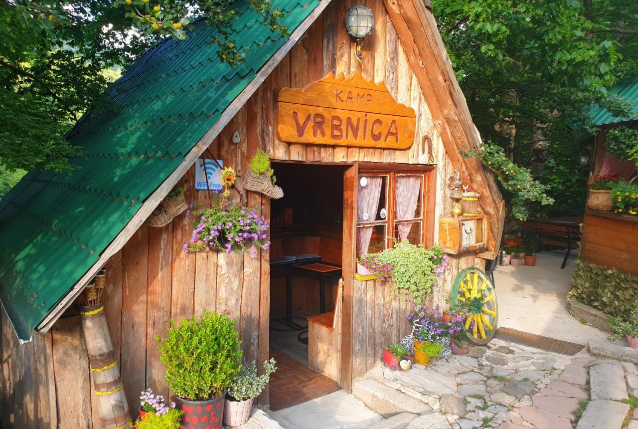 Отель Kamp Vrbnica Плужине Экстерьер фото